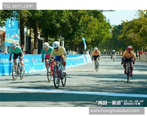 2025年中越“两国一赛道”世界自行车公路赛开赛 2025年中越“两国一赛道”世界自行车公路赛开赛